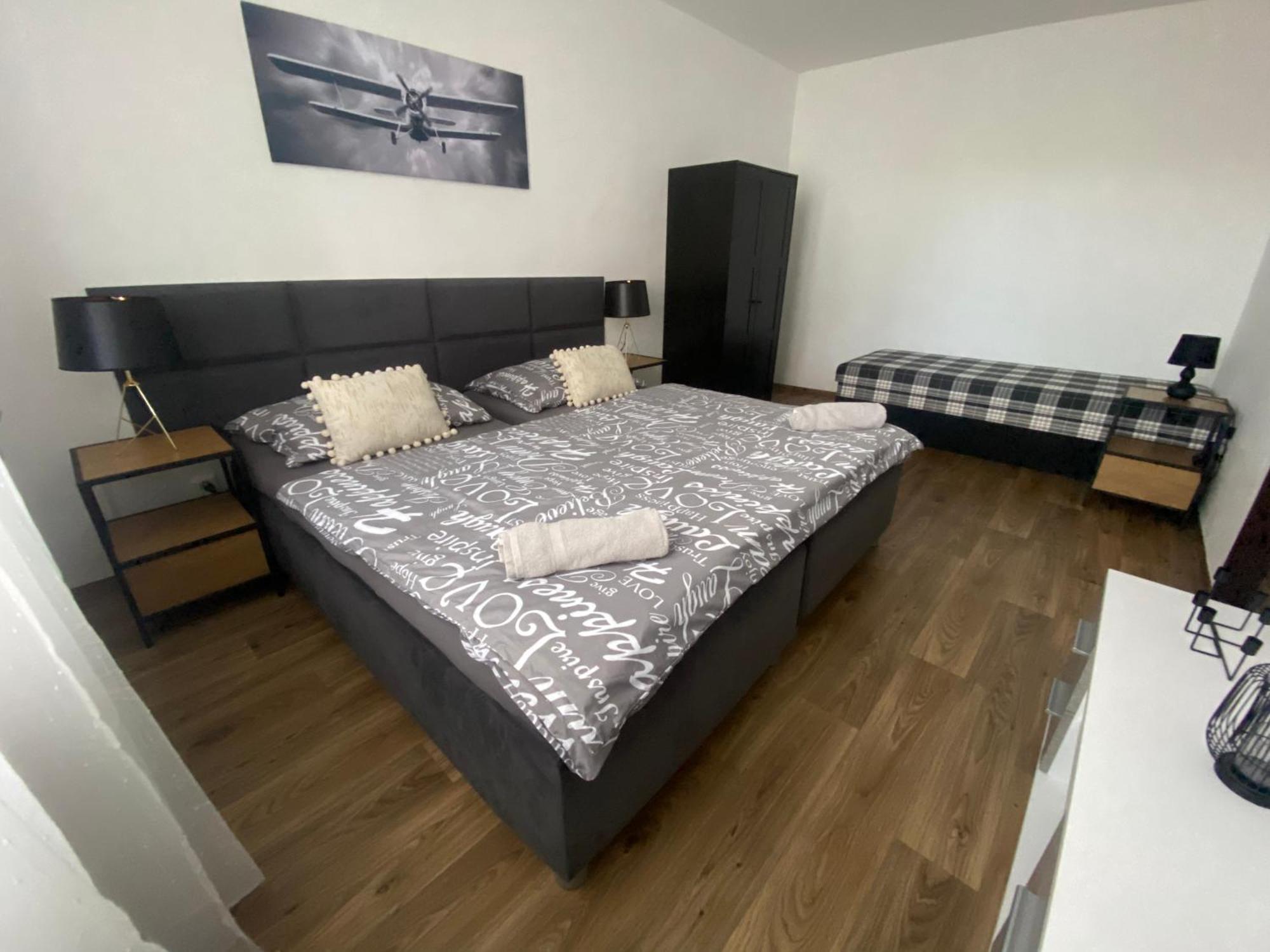 Cerna Ruze - Apartman 3 Pilzno Zewnętrze zdjęcie